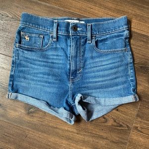 Abercrombie and Fitch Mini Mom shorts